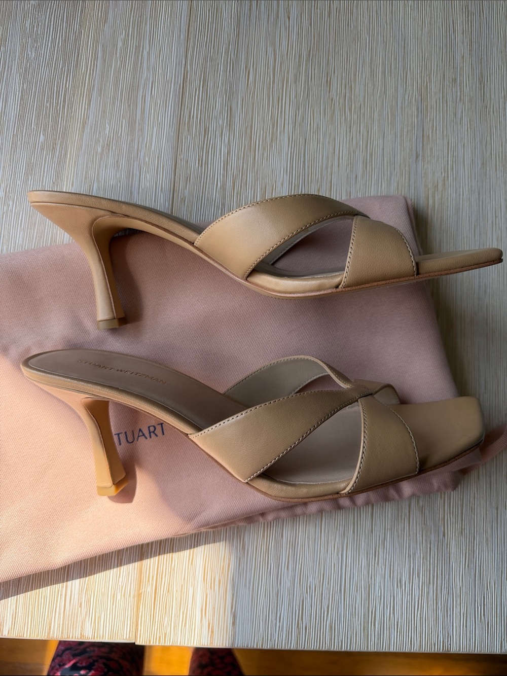 ✨BRAND NEW Stuart Weitzman Tan Leather Mules✨